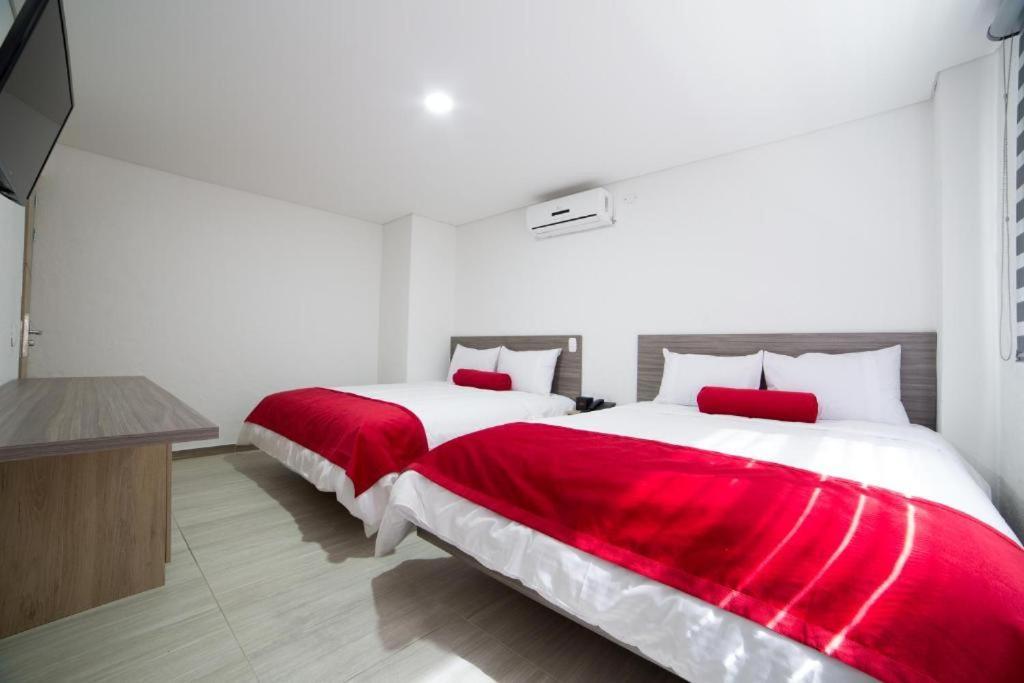 Hotel Med 70 Medellín Zewnętrze zdjęcie
