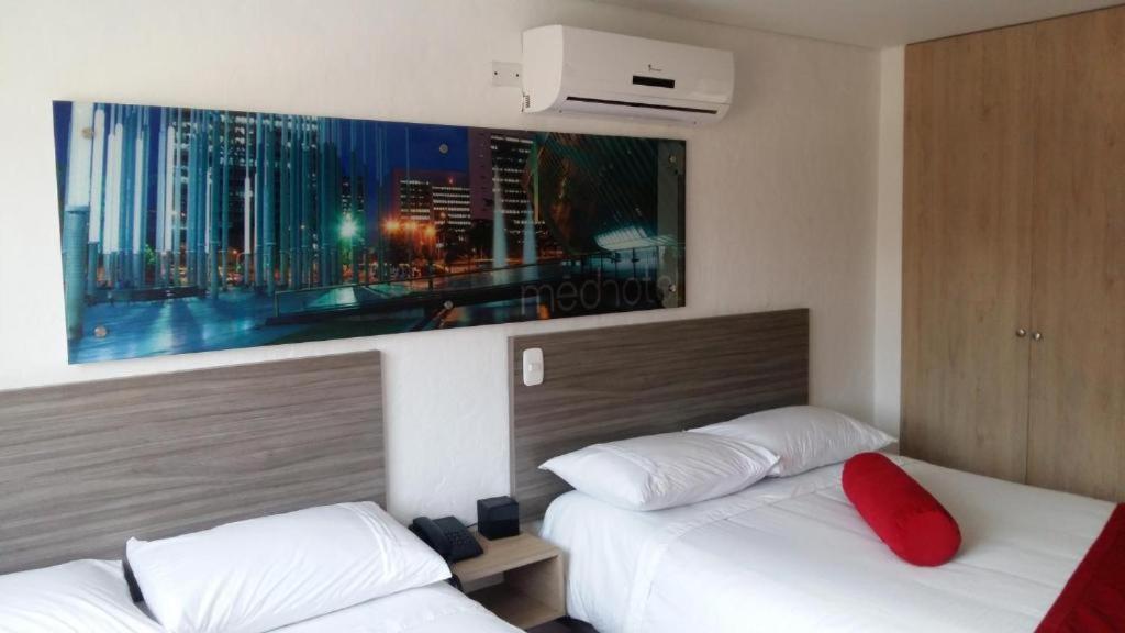 Hotel Med 70 Medellín Zewnętrze zdjęcie