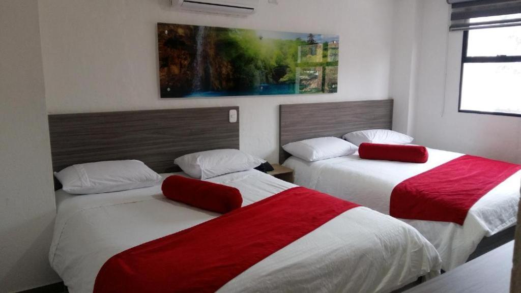 Hotel Med 70 Medellín Zewnętrze zdjęcie