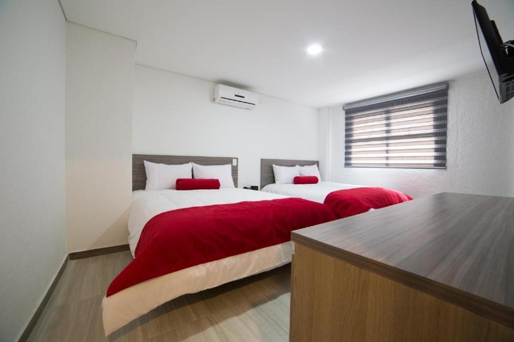 Hotel Med 70 Medellín Zewnętrze zdjęcie