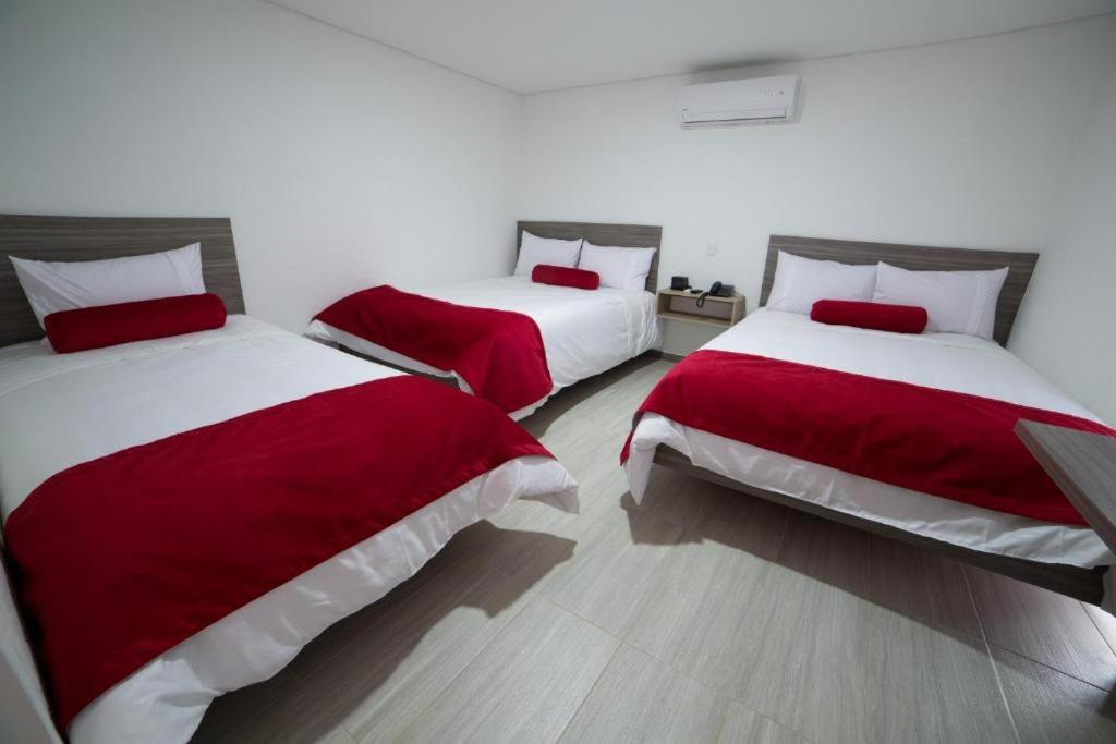 Hotel Med 70 Medellín Zewnętrze zdjęcie