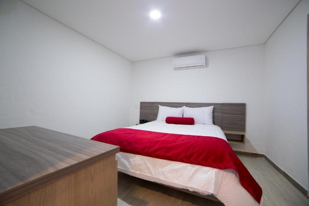 Hotel Med 70 Medellín Zewnętrze zdjęcie